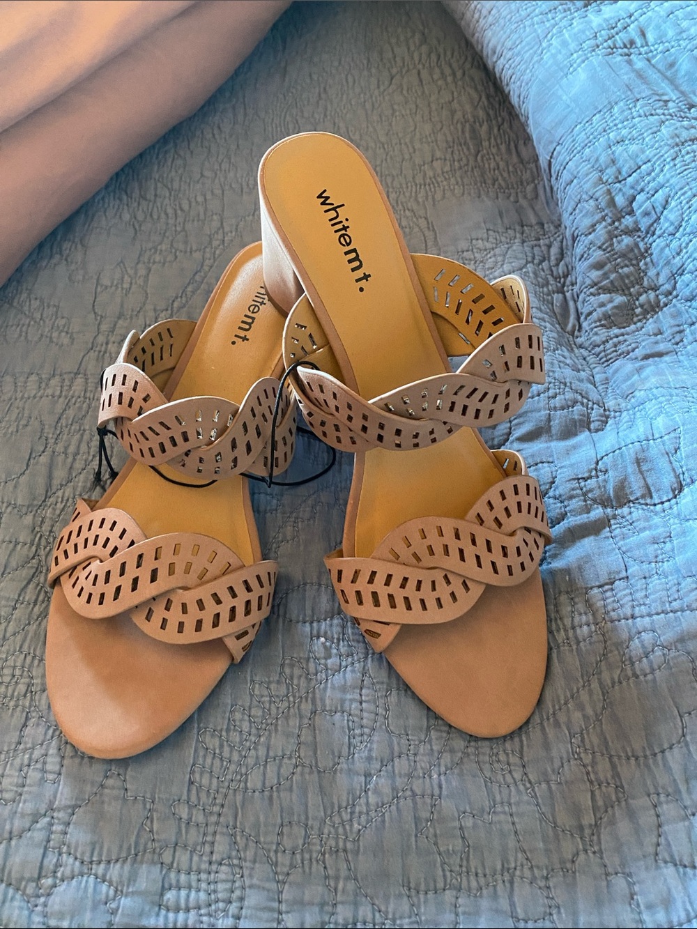 White Mt. NWOB 9.5 Tan 3” Heels Cut-out Straps No-skid sole Sandals